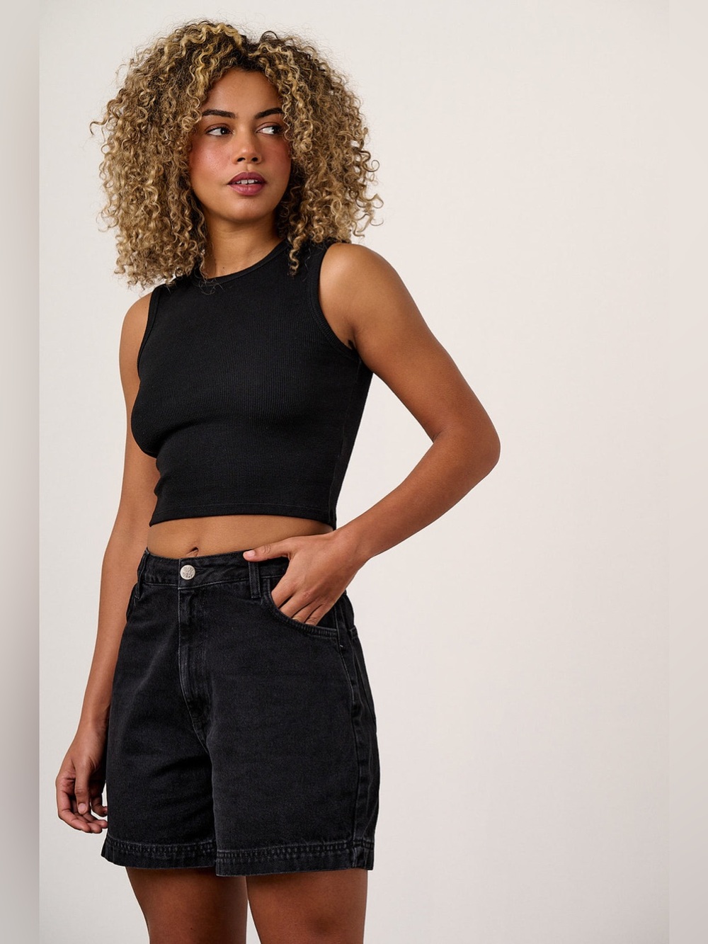 Lucy & Yak NWT Lexi Denim High Waist Shorts in Black Wash 6” Jean Bottoms